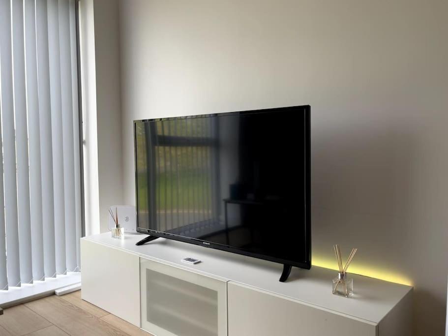 Modern 1 Bedroom Serviced Apartment - Near City Centre Донкастер Экстерьер фото